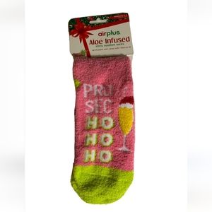 LAST ONE! Air plus aloe infused ultra comfort Christmas  pro sec ho ho ho socks